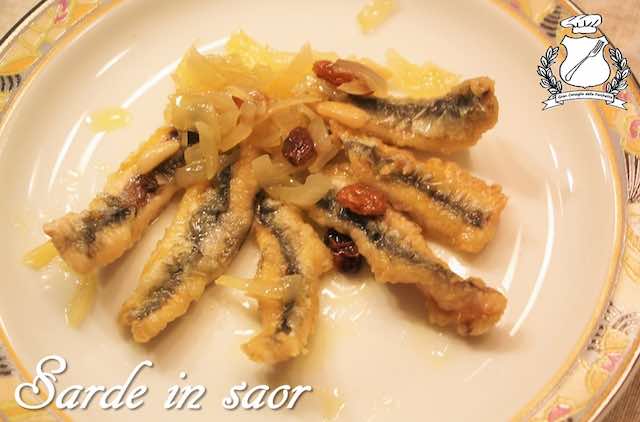 món Sarde in Saor- cá sardine nấu dấm hành, ăn gì ở venice ý
