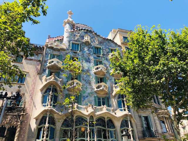 Casa Batllo của Gaudi- địa điểm du lịch barcelona tây ban nha