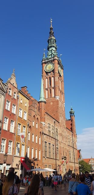 Nhà thờ trong khu phố cổ gdansk