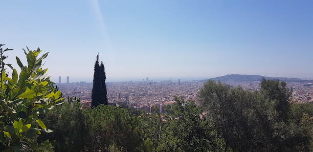 View từ trên đỉnh đồi công viên Parc Guell