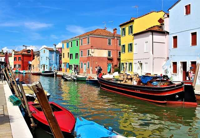 Kênh đào trên đảo Burano Venice Ý