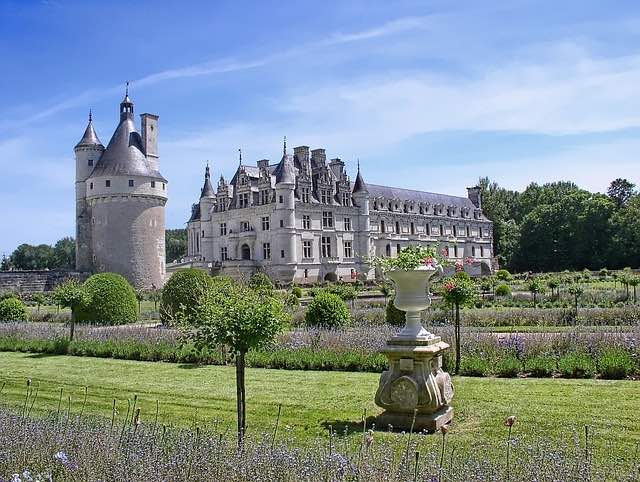 Cung điện ở Loire valley